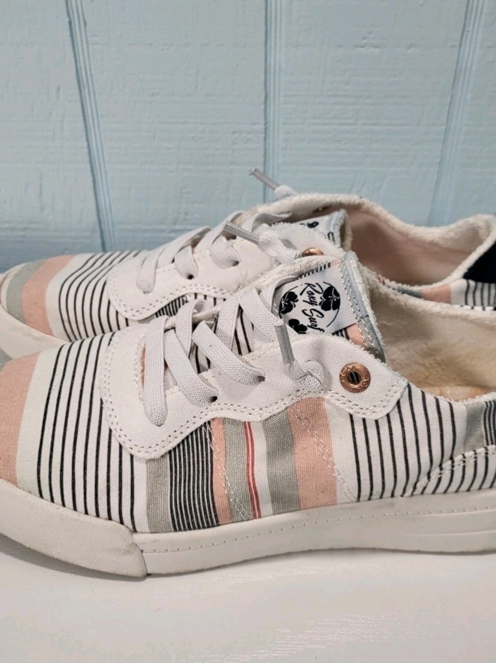 Roxy Bayshore Slip On Sneakers Women's Sz 7 Grey White Pink Stripe - Picture 6 of 8